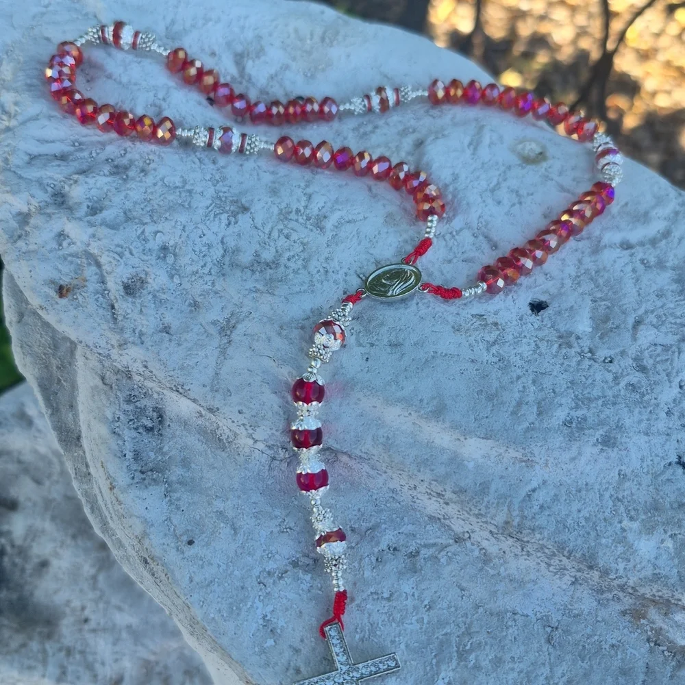 Elegant Red and Silver Beaded Necklace - Picture 1 of 2